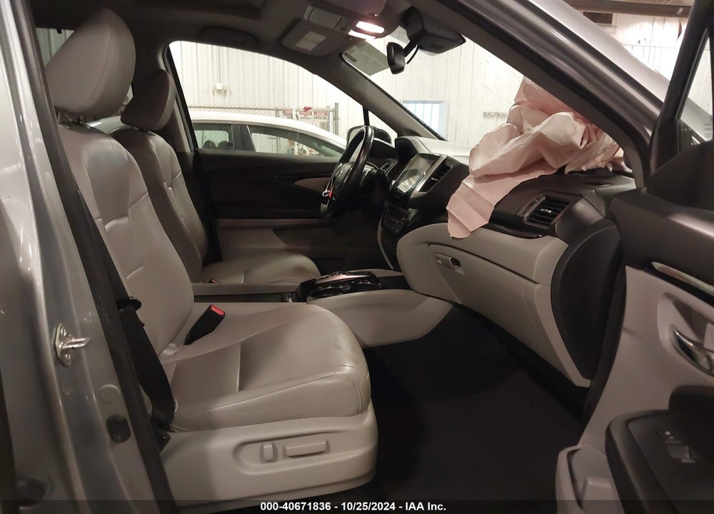 2017 HONDA PILOT TOURING VIN: 5FNYF6H95HB038926