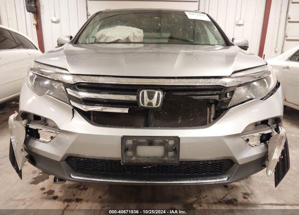 2017 HONDA PILOT TOURING VIN: 5FNYF6H95HB038926