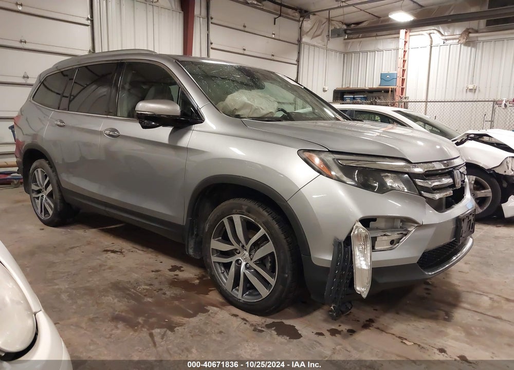 2017 HONDA PILOT TOURING VIN: 5FNYF6H95HB038926