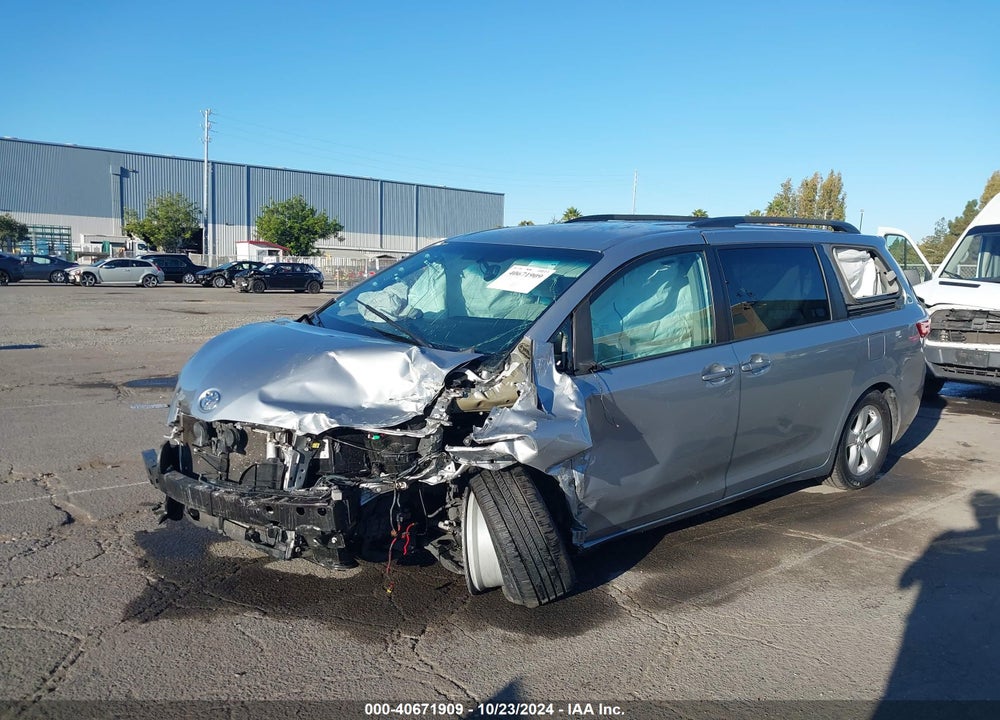 2015 TOYOTA SIENNA LE 8 PASSENGER VIN: 5TDKK3DC9FS644997