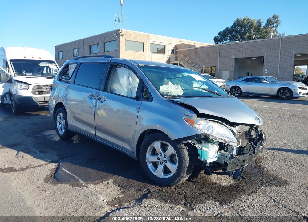 2015 TOYOTA SIENNA LE 8 PASSENGER VIN: 5TDKK3DC9FS644997