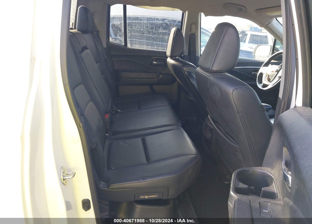 2017 HONDA RIDGELINE RTL-T VIN: 5FPYK3F64HB015499