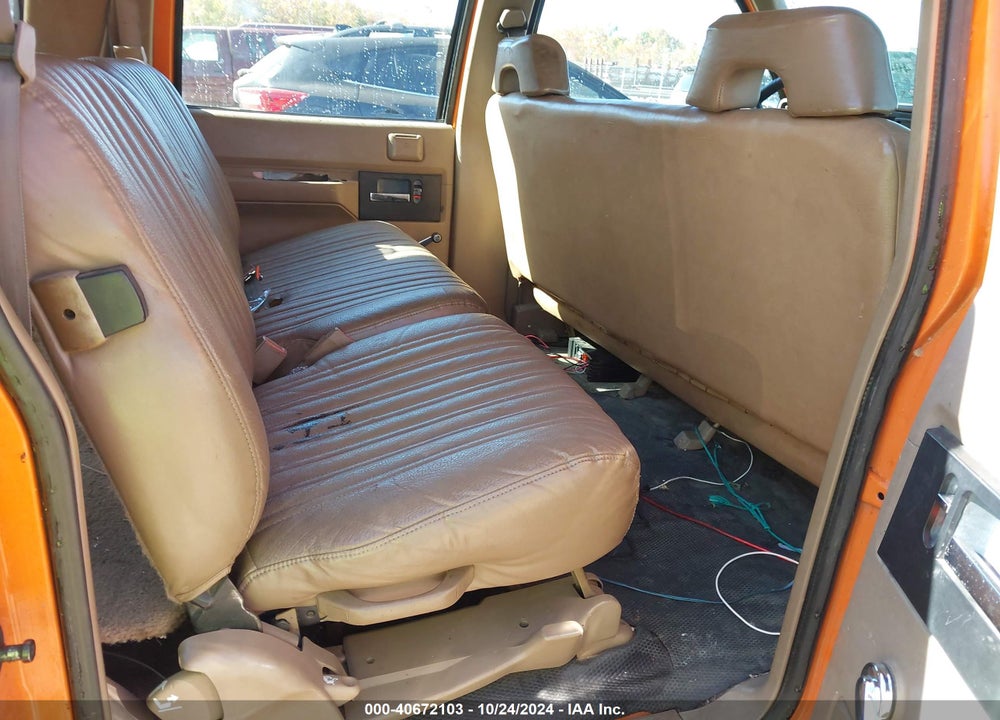 1994 CHEVROLET SUBURBAN C1500 VIN: 1GNEC16K7RJ388161