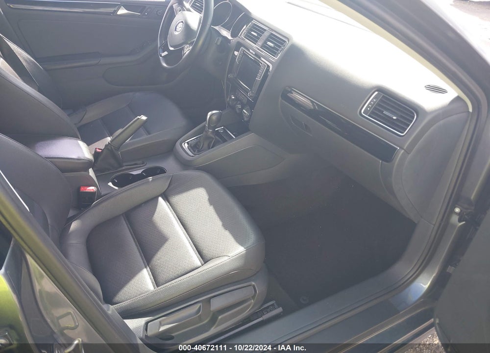 2016 VOLKSWAGEN JETTA 1.8T SEL VIN: 3VWL07AJ1GM327587