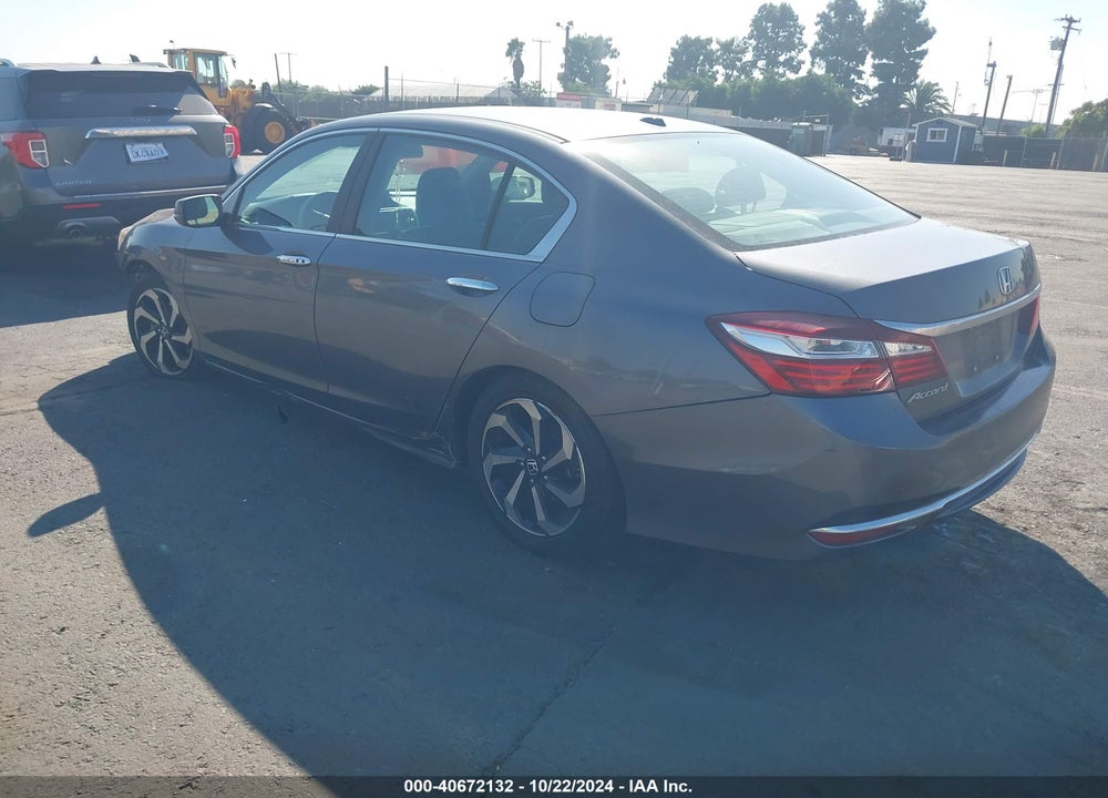 2017 HONDA ACCORD EX-L VIN: 1HGCR2F85HA105944