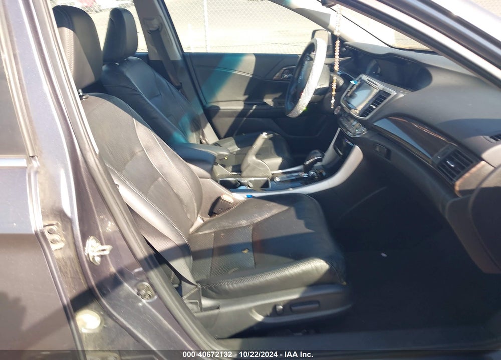 2017 HONDA ACCORD EX-L VIN: 1HGCR2F85HA105944