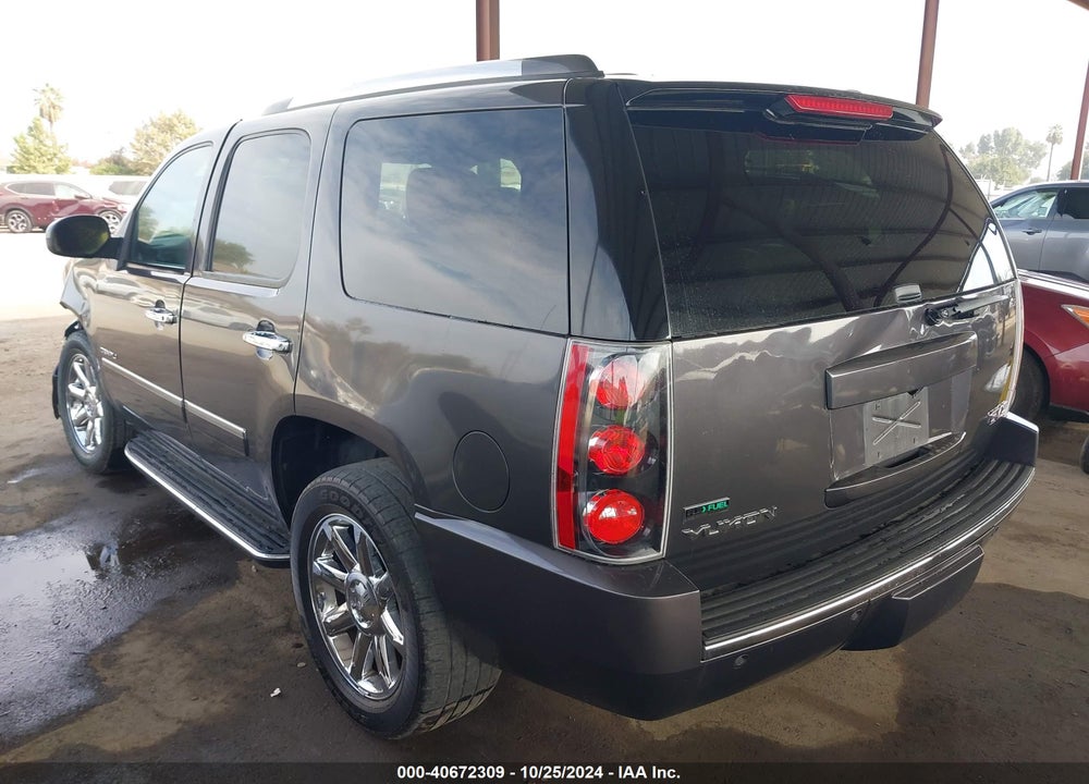 2011 GMC YUKON DENALI VIN: 1GKS2EEF7BR177886