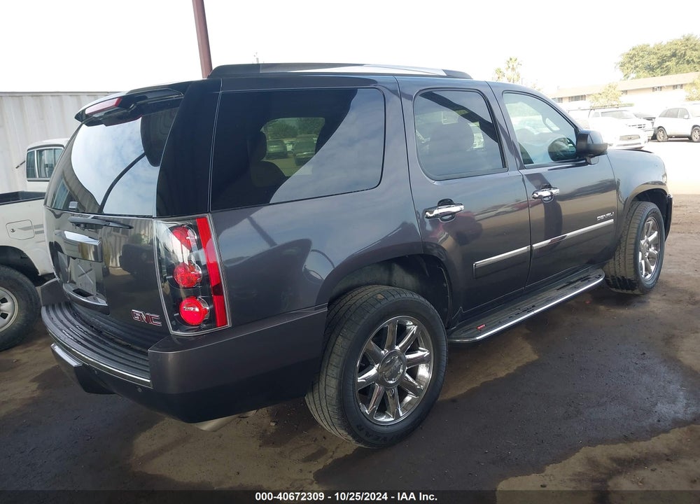 2011 GMC YUKON DENALI VIN: 1GKS2EEF7BR177886