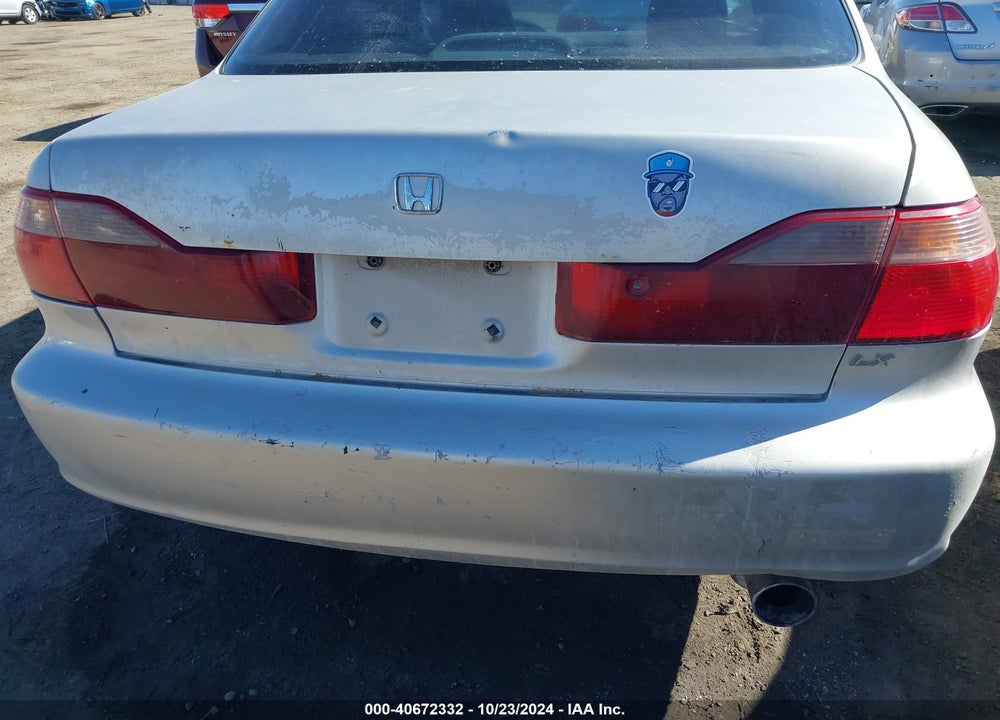 1998 HONDA ACCORD LX VIN: 1HGCG5548WA092335