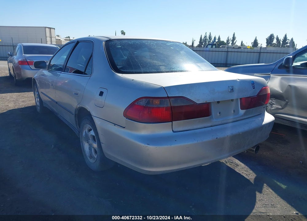 1998 HONDA ACCORD LX VIN: 1HGCG5548WA092335