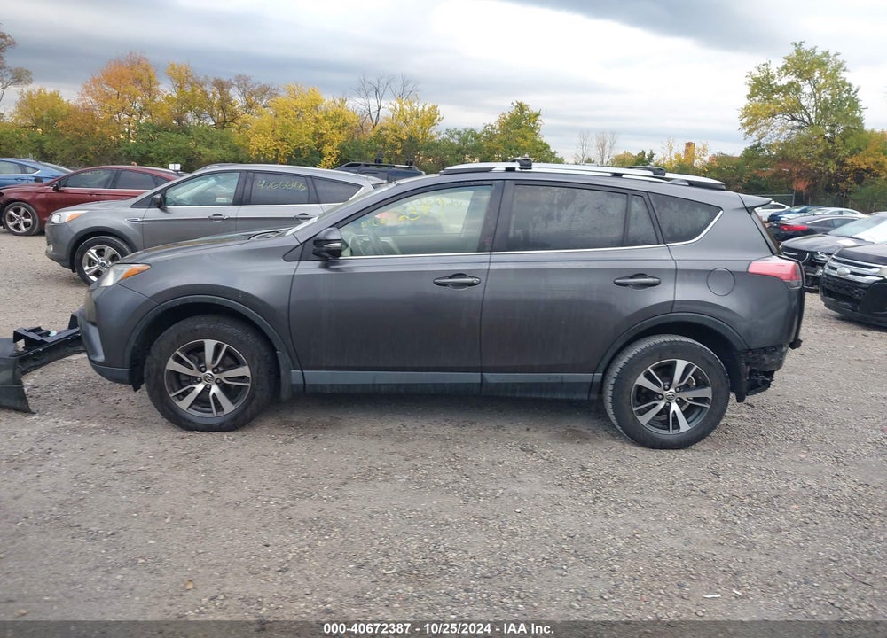 2017 TOYOTA RAV4 XLE VIN: JTMWFREV7HJ112107