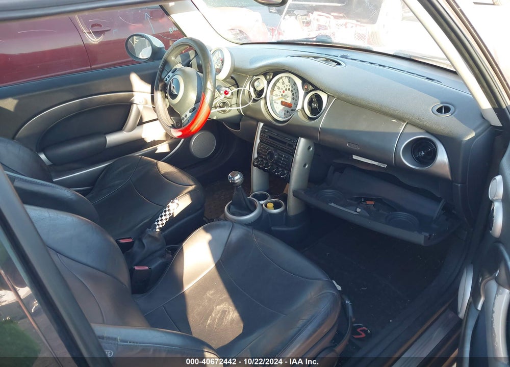 2002 MINI COOPER S VIN: WMWRE33492TD53671