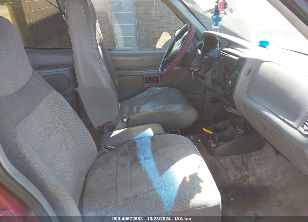 1996 FORD EXPLORER VIN: 1FMDU34X1TUB44938
