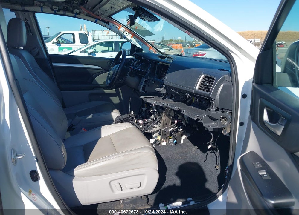 2019 TOYOTA HIGHLANDER HYBRID XLE VIN: 5TDJGRFH8KS056401