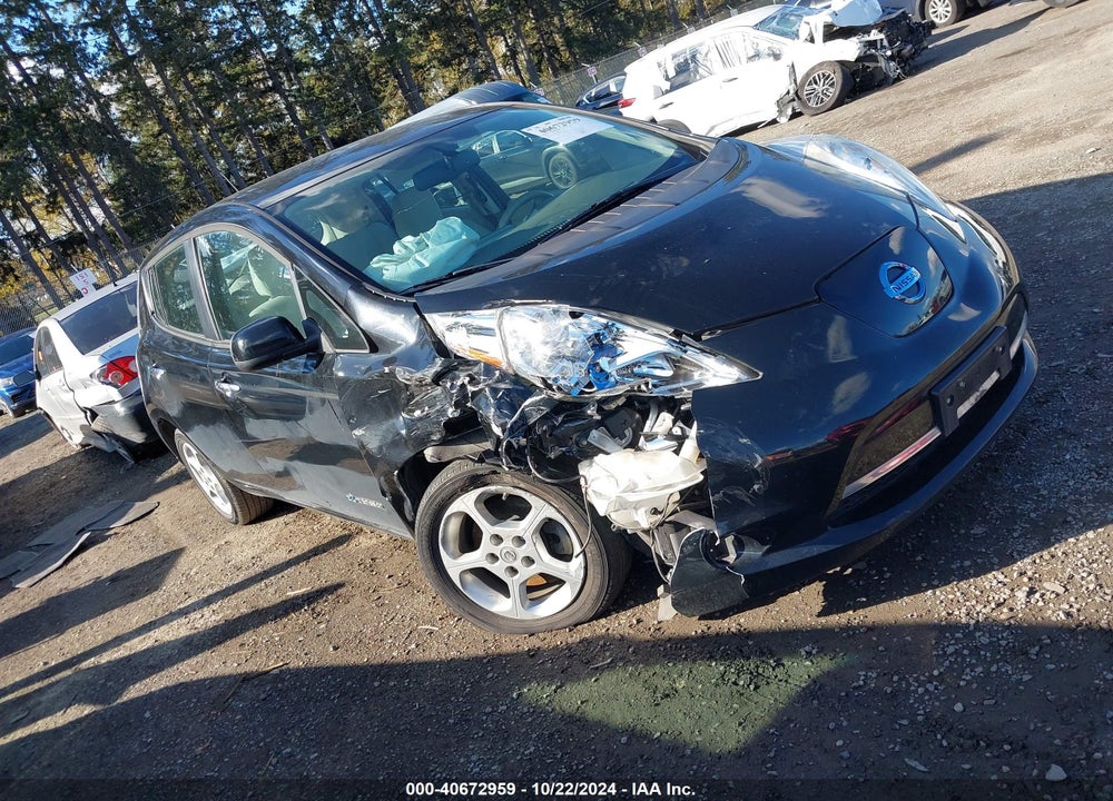 2015 NISSAN LEAF SV VIN: 1N4AZ0CP1FC305846