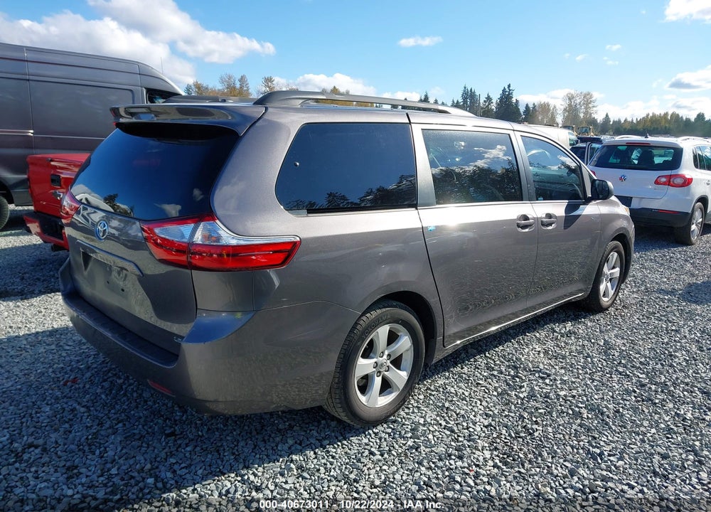 2017 TOYOTA SIENNA LE 8 PASSENGER VIN: 5TDKZ3DC2HS829231