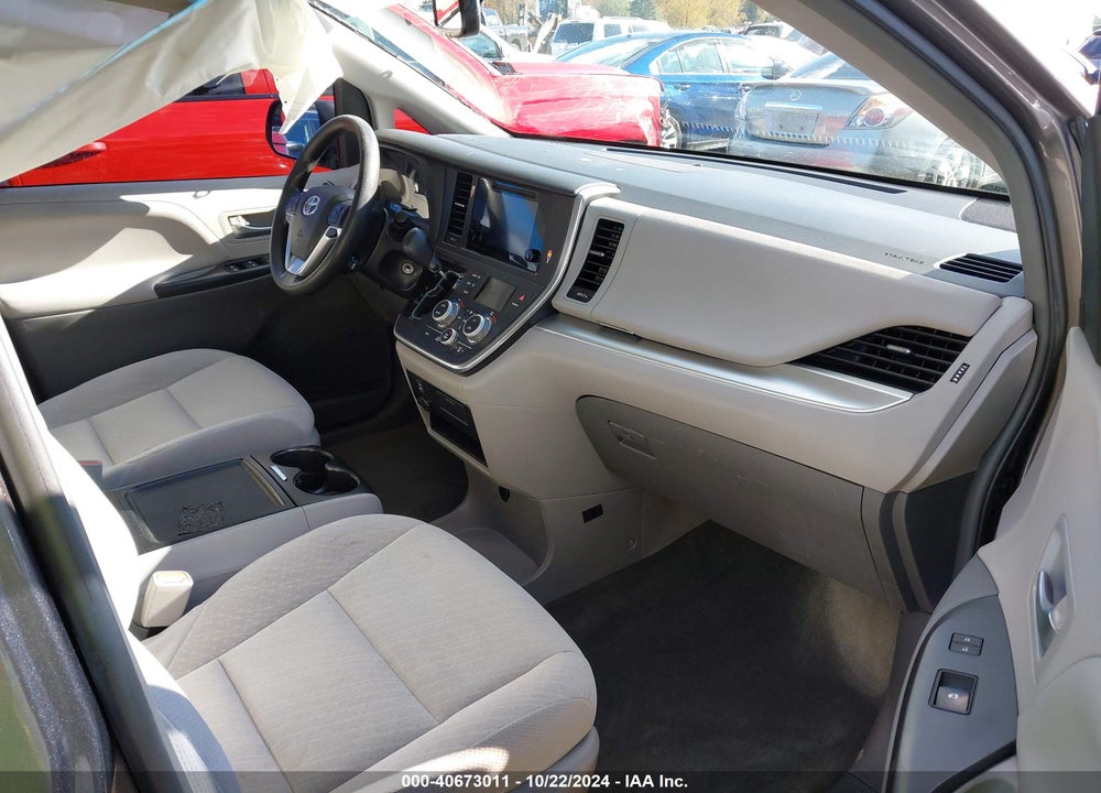 2017 TOYOTA SIENNA LE 8 PASSENGER VIN: 5TDKZ3DC2HS829231