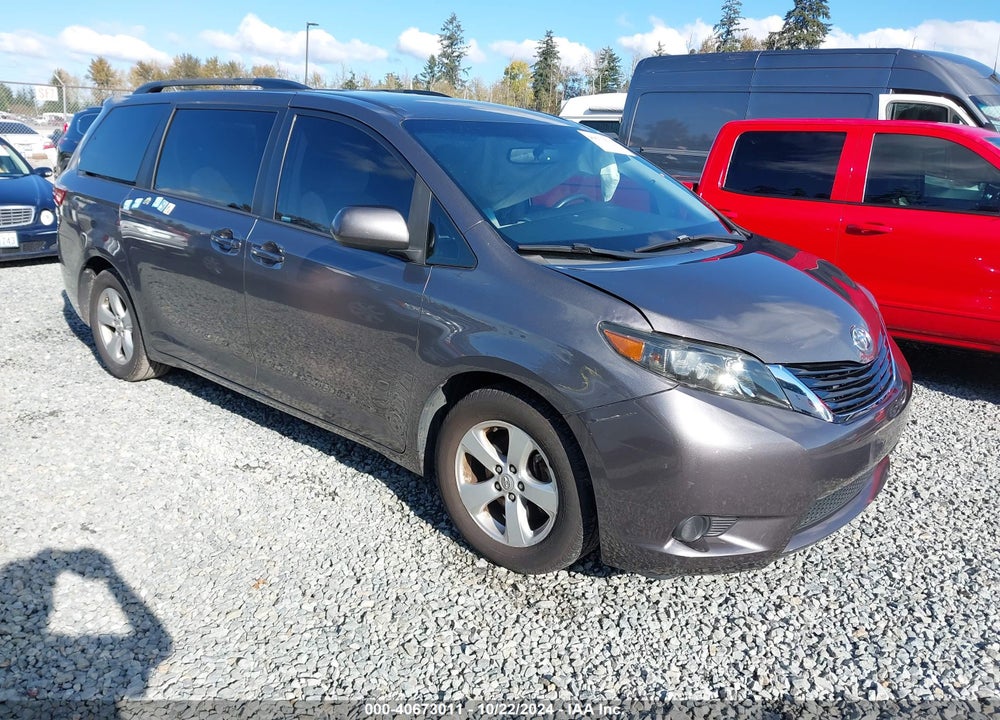 2017 TOYOTA SIENNA LE 8 PASSENGER VIN: 5TDKZ3DC2HS829231