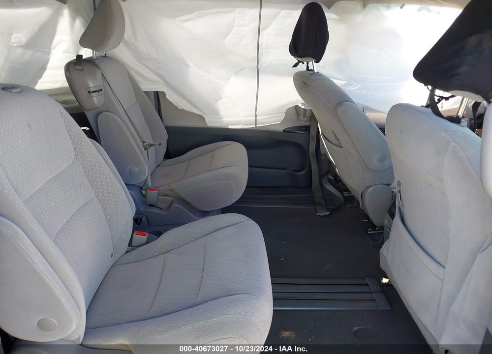 2019 TOYOTA SIENNA LE 8 PASSENGER VIN: 5TDKZ3DC6KS977700
