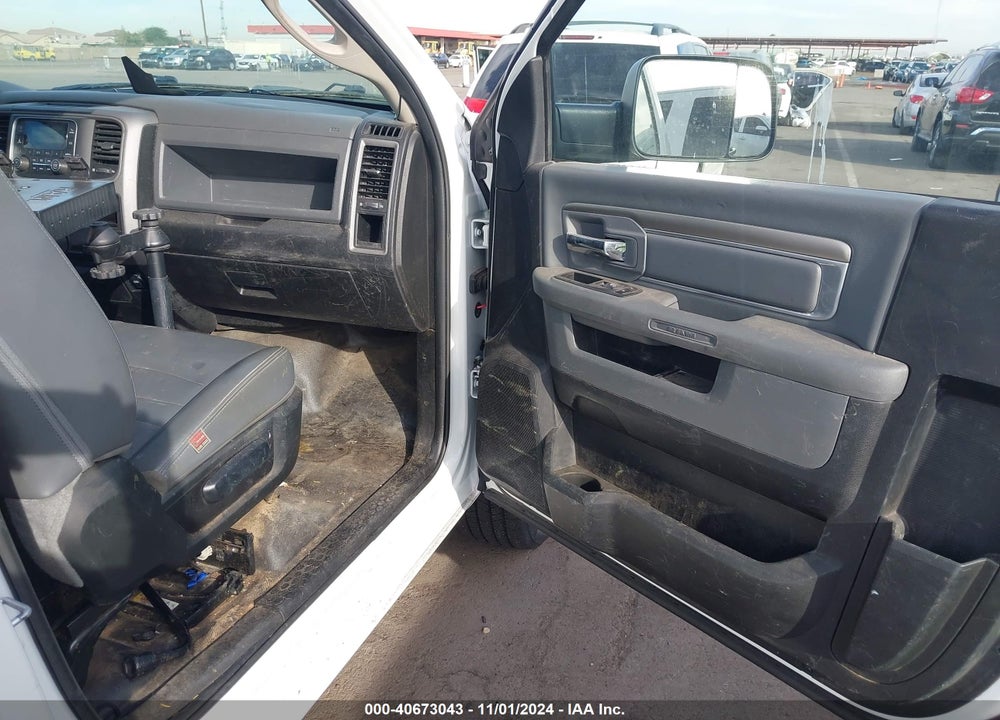 2018 RAM 2500 TRADESMAN 4X2 8' BOX VIN: 3C6LR4AT0JG324475