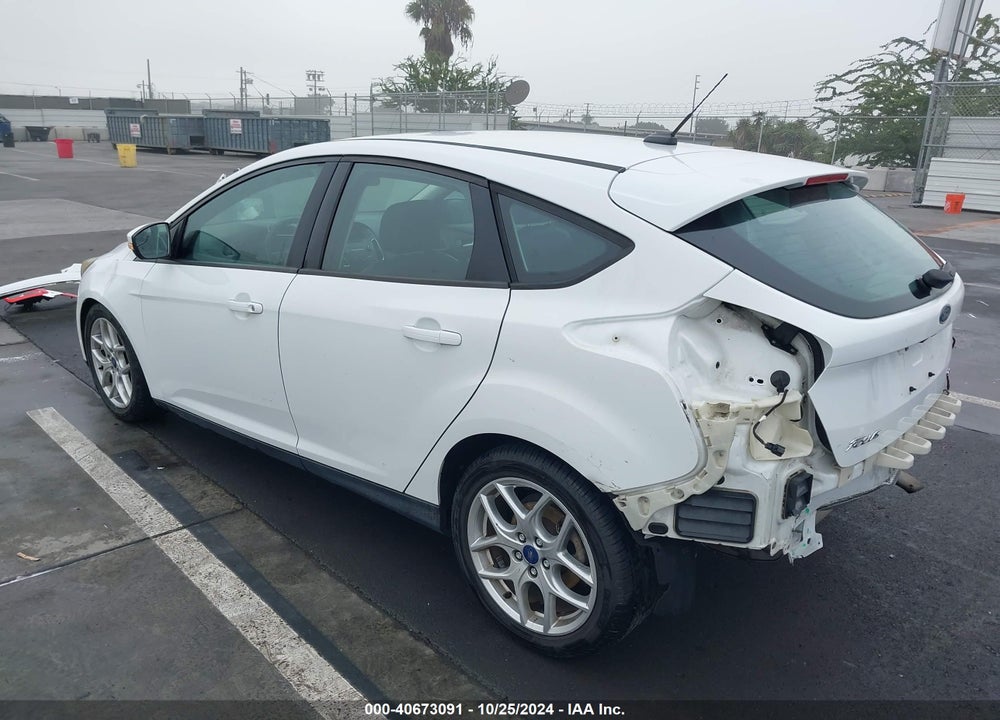 2015 FORD FOCUS SE VIN: 1FADP3K20FL375218