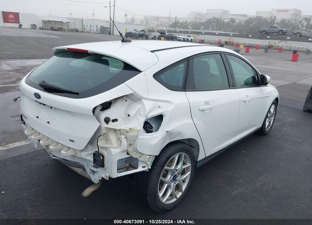 2015 FORD FOCUS SE VIN: 1FADP3K20FL375218