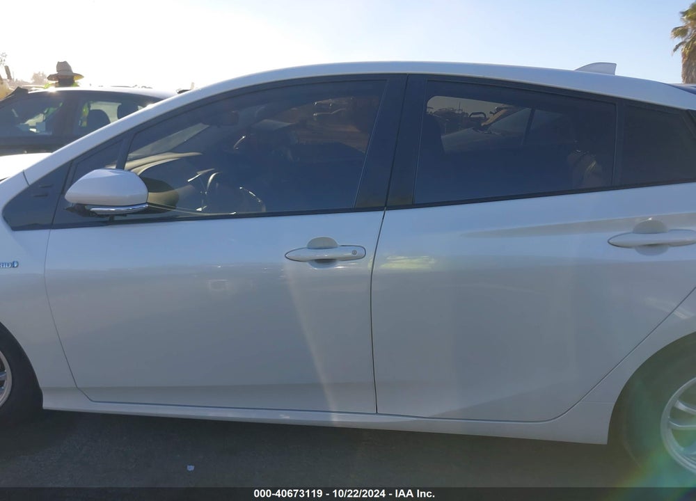 2020 TOYOTA PRIUS LE VIN: JTDKARFU5L3104703