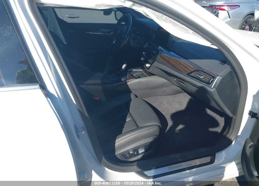 2019 BMW 530I VIN: WBAJA5C53KBX87360
