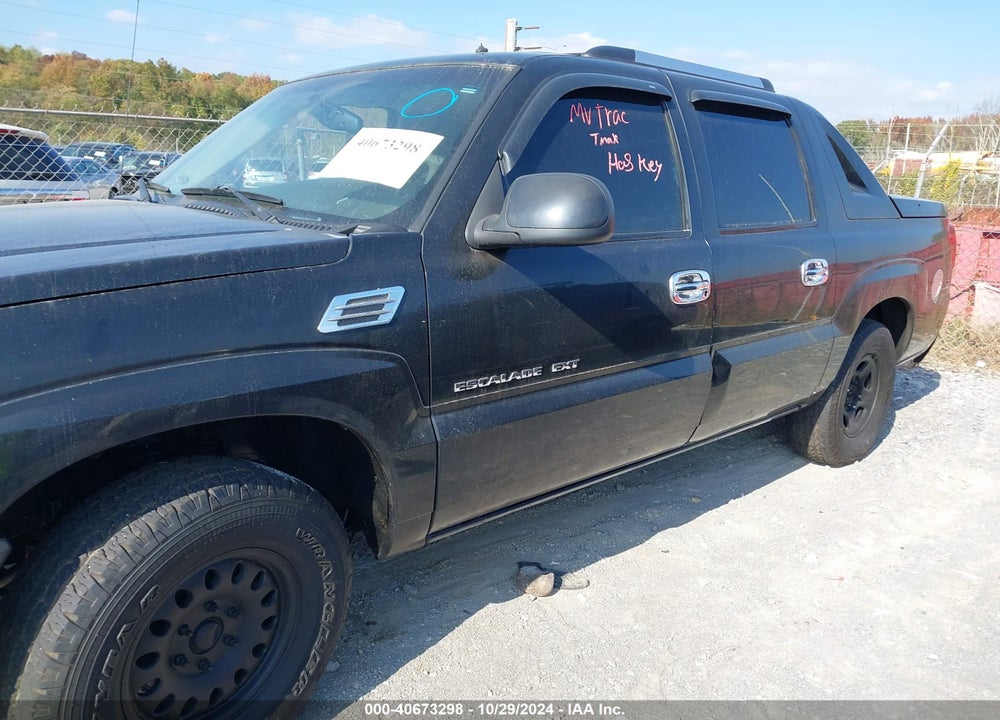 2002 CADILLAC ESCALADE EXT STANDARD VIN: 3GYEK63N72G256803
