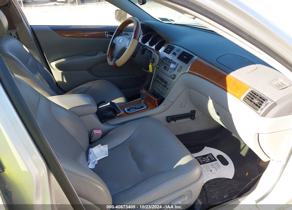 2005 LEXUS ES 330 VIN: JTHBA30G055138988