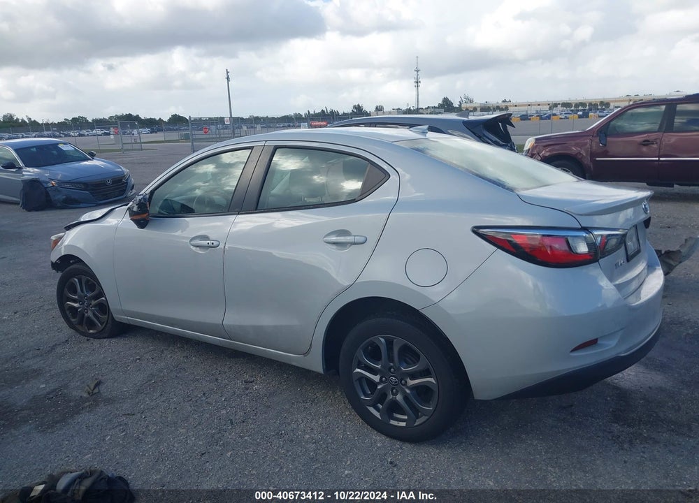 2019 TOYOTA YARIS LE VIN: 3MYDLBYV8KY527931