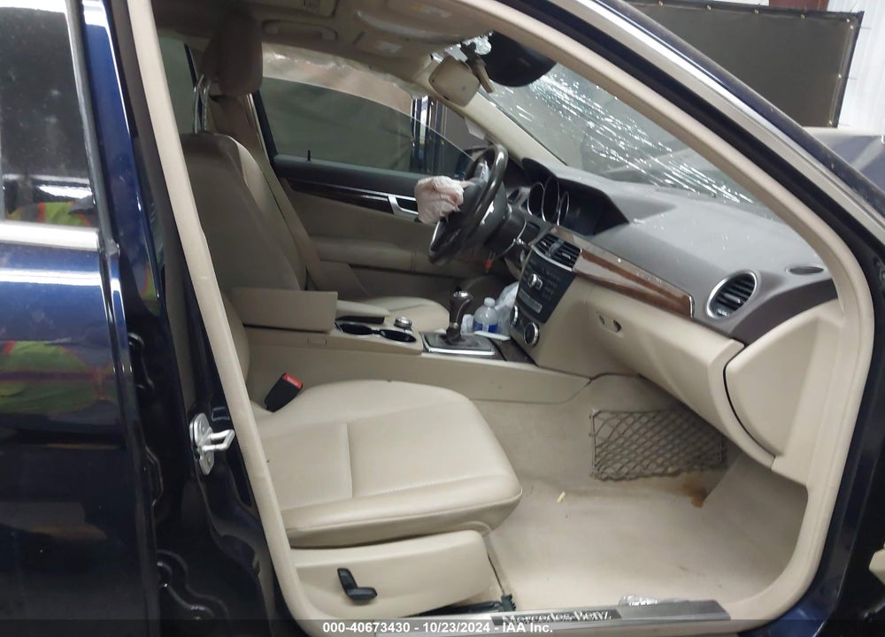 2014 MERCEDES-BENZ C 250 LUXURY/SPORT VIN: WDDGF4HB9EA957048
