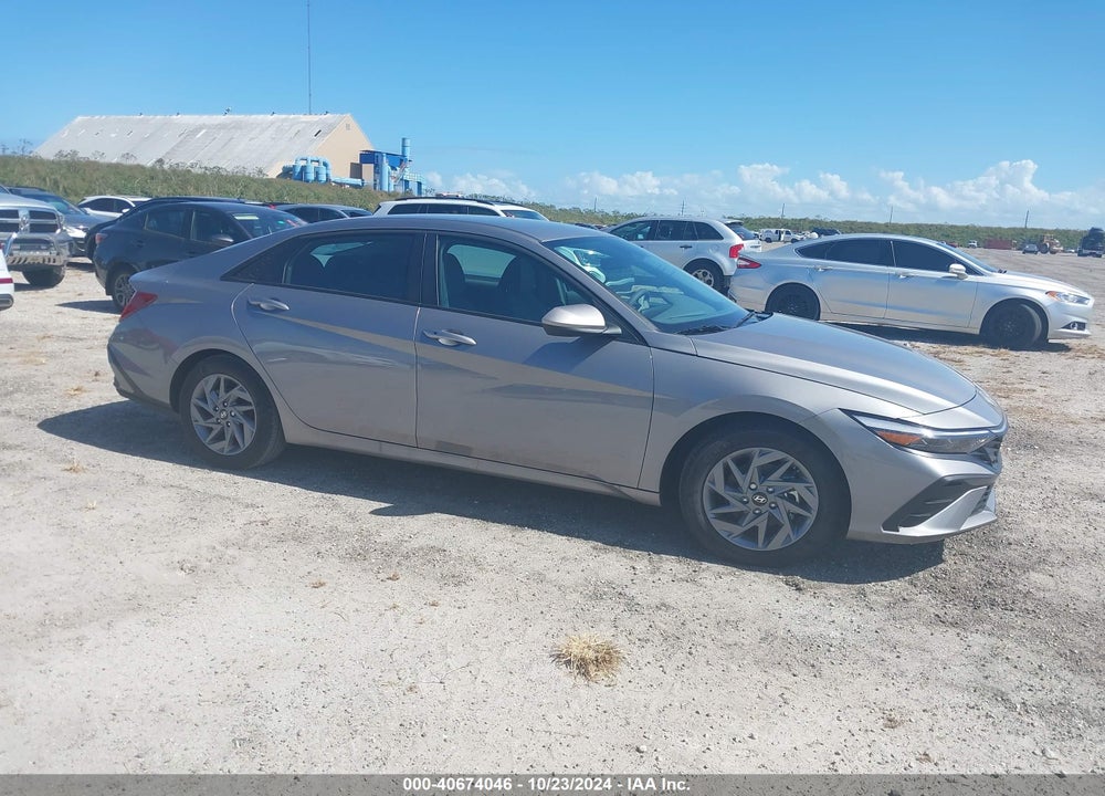 2024 HYUNDAI ELANTRA SEL VIN: KMHLM4DG0RU845545