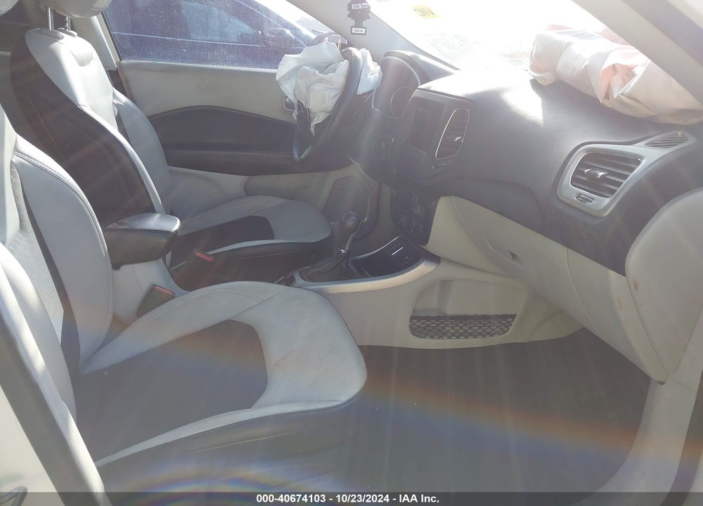 2019 JEEP COMPASS SUN AND WHEEL FWD VIN: 3C4NJCBB0KT692382