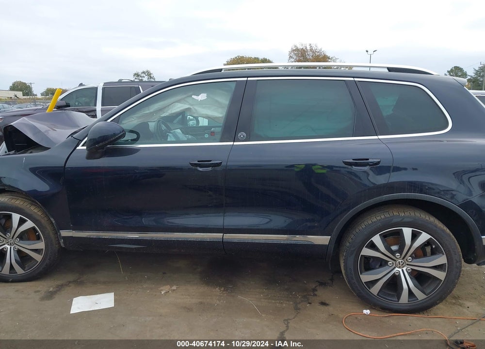 2017 VOLKSWAGEN TOUAREG V6 WOLFSBURG EDITION VIN: WVGRF7BP2HD000123