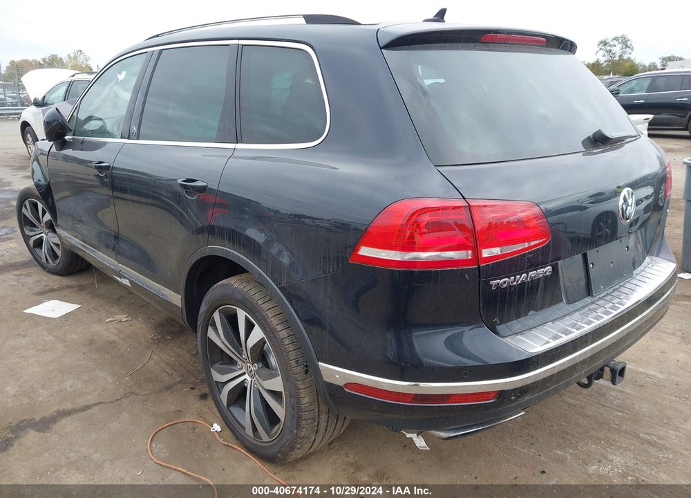 2017 VOLKSWAGEN TOUAREG V6 WOLFSBURG EDITION VIN: WVGRF7BP2HD000123