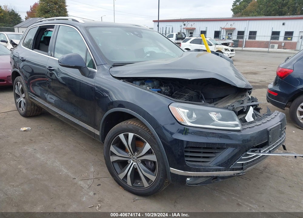 2017 VOLKSWAGEN TOUAREG V6 WOLFSBURG EDITION VIN: WVGRF7BP2HD000123