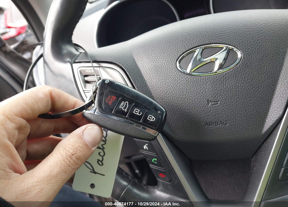 2016 HYUNDAI SANTA FE LIMITED VIN: KM8SRDHF3GU152853