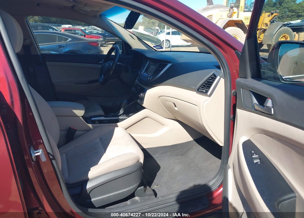 2017 HYUNDAI TUCSON SPORT VIN: KM8J33A2XHU539528