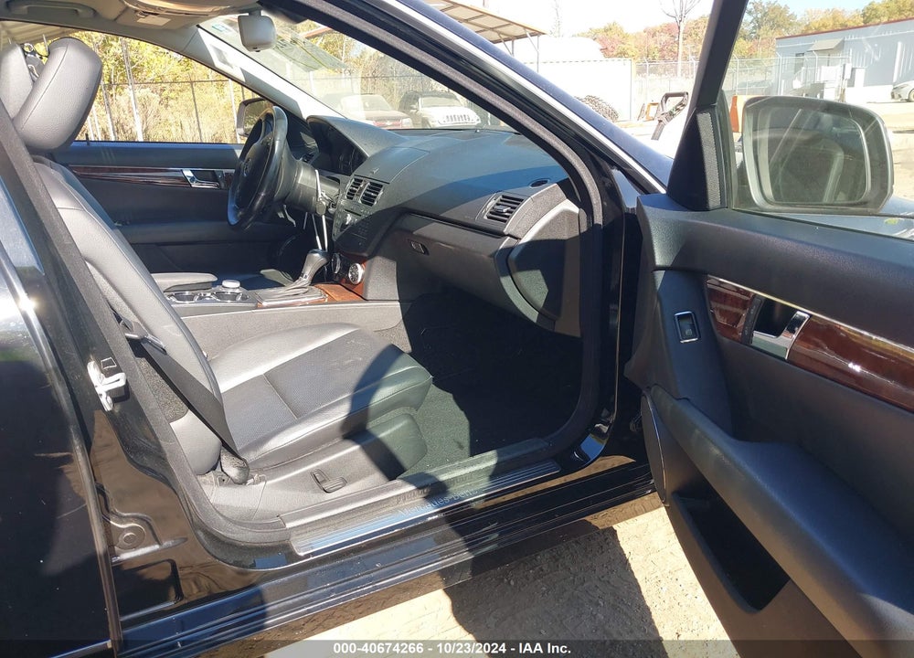 2009 MERCEDES-BENZ C 300 LUXURY/SPORT VIN: WDDGF54X69R049655