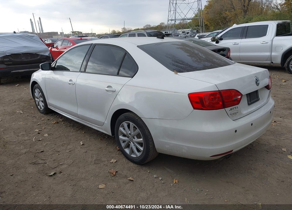 2011 VOLKSWAGEN JETTA 2.5L SE VIN: 3VWDZ7AJ1BM375920