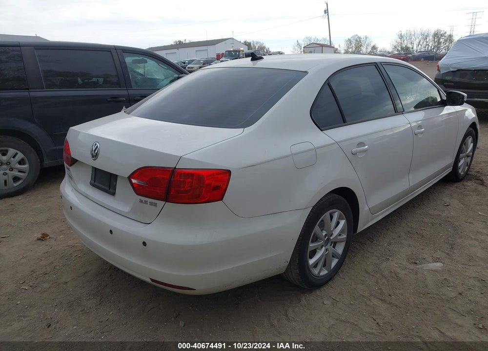 2011 VOLKSWAGEN JETTA 2.5L SE VIN: 3VWDZ7AJ1BM375920