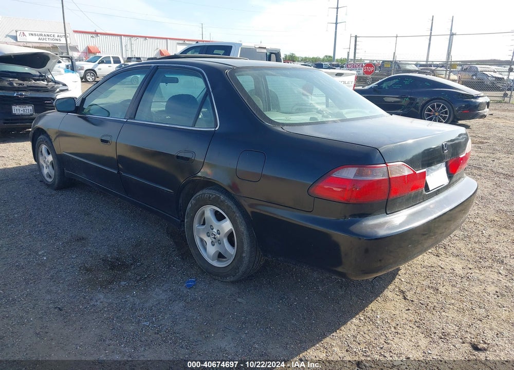 2000 HONDA ACCORD 3.0 EX VIN: 1HGCG1653YA000972