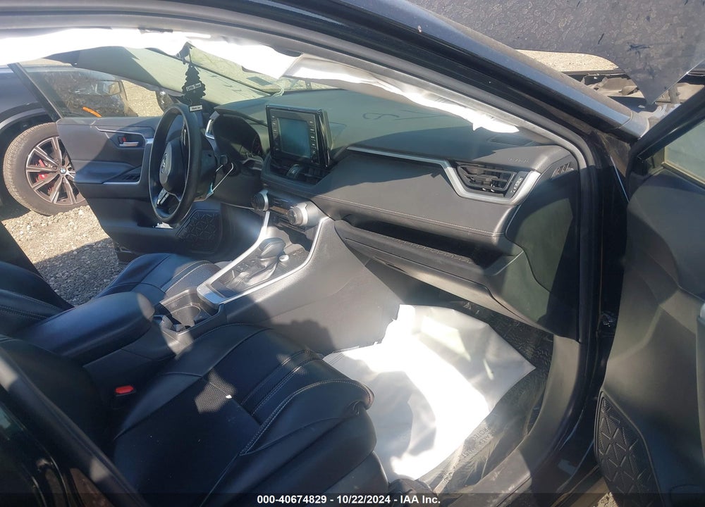 2019 TOYOTA RAV4 XLE VIN: JTMP1RFV9KD011772