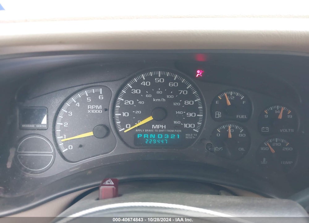 2001 CHEVROLET SUBURBAN 1500 LS VIN: 3GNFK16T61G225409