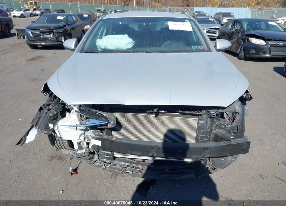 2019 HYUNDAI ELANTRA SE VIN: 5NPD74LFXKH470806