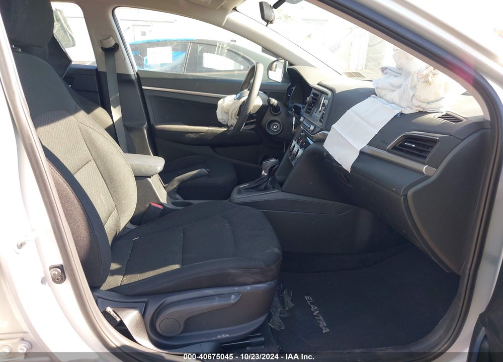 2019 HYUNDAI ELANTRA SE VIN: 5NPD74LFXKH470806