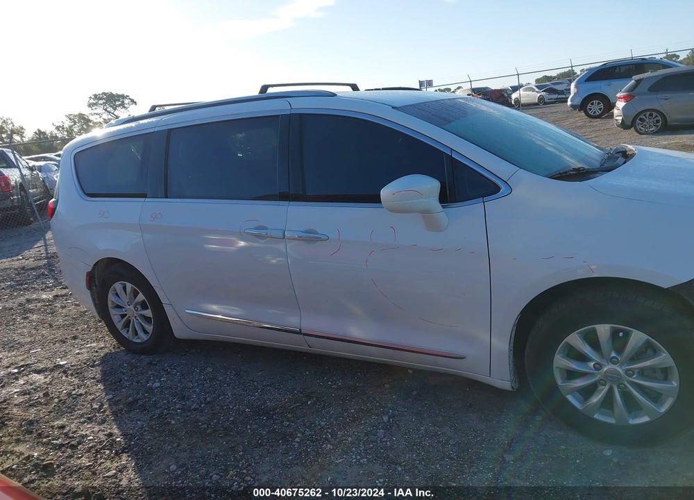2019 CHRYSLER PACIFICA TOURING L VIN: 2C4RC1BG2KR561095