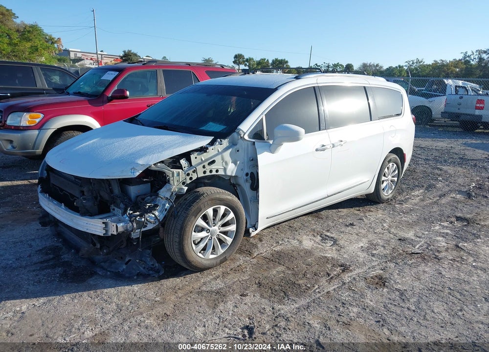 2019 CHRYSLER PACIFICA TOURING L VIN: 2C4RC1BG2KR561095