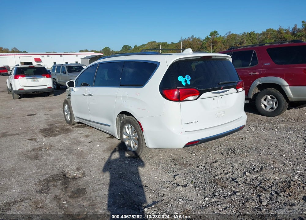2019 CHRYSLER PACIFICA TOURING L VIN: 2C4RC1BG2KR561095